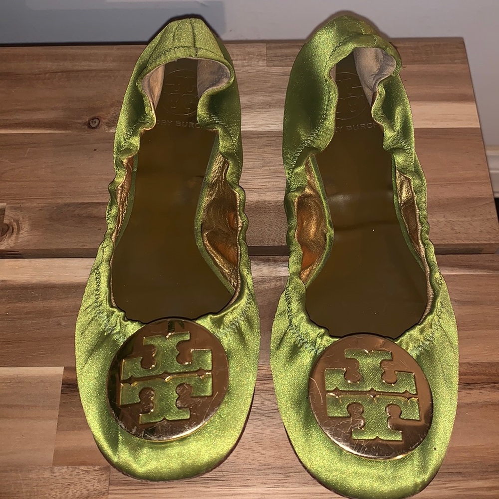 Tory Burch Lime green with gold buckle satin flats Sz 9